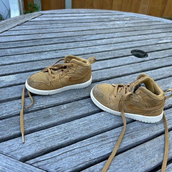 Jordan Retro 1 Mid BP Golden Harvest/Sail‎ Youth Size 8C - Picture 3 of 8